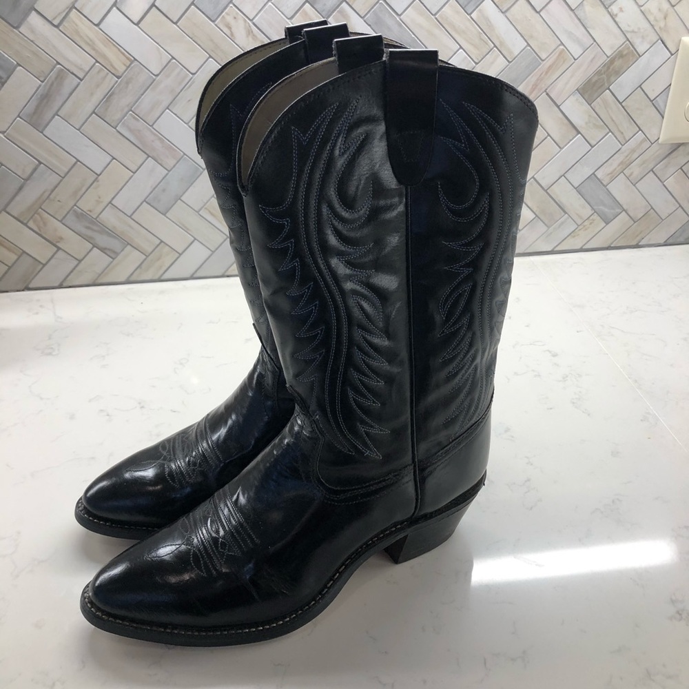 Black cowgirl boots